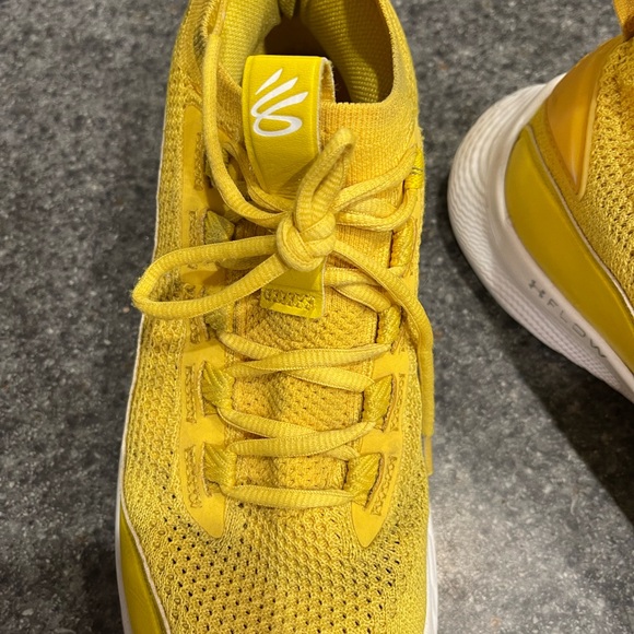Yellow Under Armour Curry Flow 8 - like new size 10.5 - Picture 5 of 10